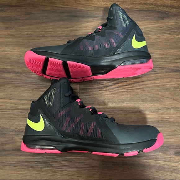 Nike Basketball Shoes NWOT - Picture 5 of 7